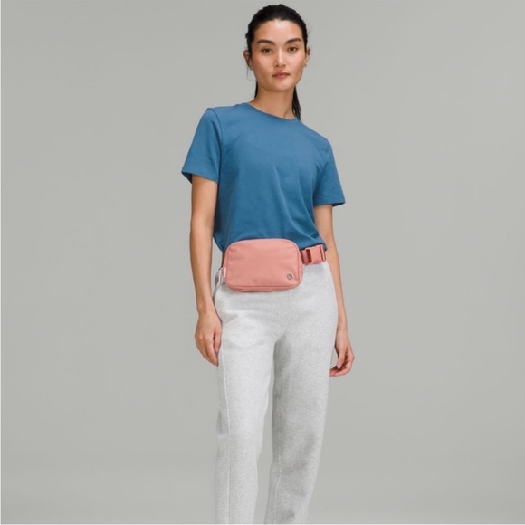 NWT Lululemon Belt Bag in Pastel Pink - Picture 5 of 6